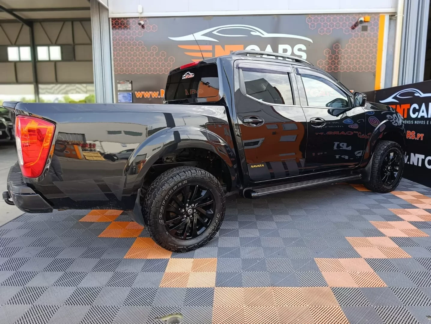 Nissan Navara 2.3 dCi CD 4WD N-Guard - foto 2