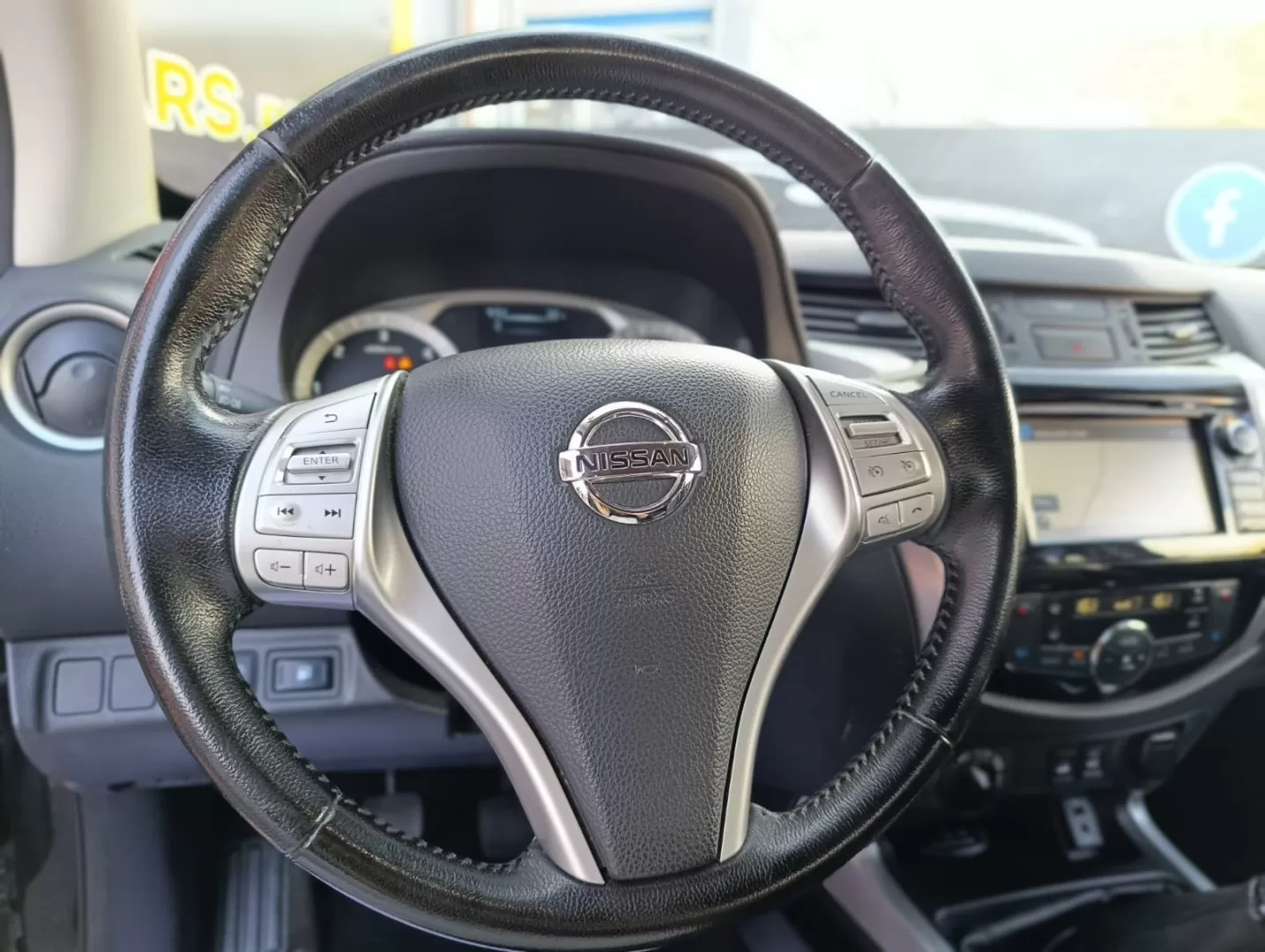 Nissan Navara 2.3 dCi CD 4WD N-Guard - foto 8