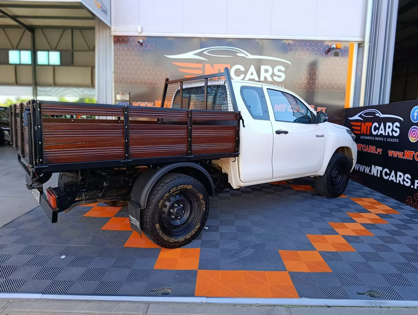 Toyota  HILUX 2.4 D-4D 4WD CE CH 3L - foto 2