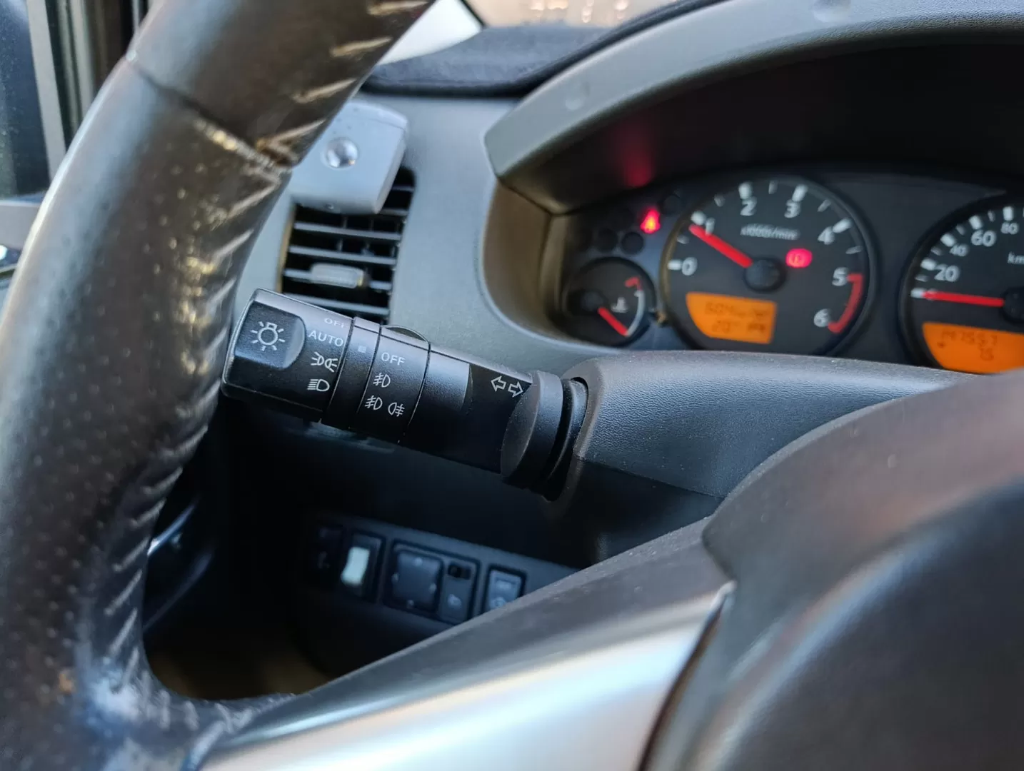 Nissan Navara  2.5 TD 4X4 PILOT SPECIAL EDITION - foto 6