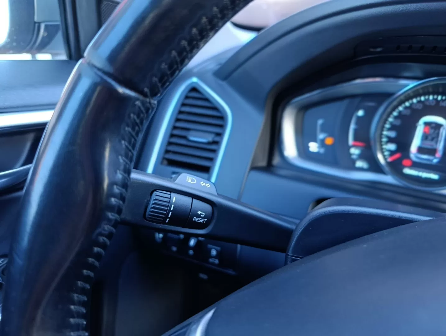 Volvo XC 60 2.0 D4 Momentum Geartronic - foto 6