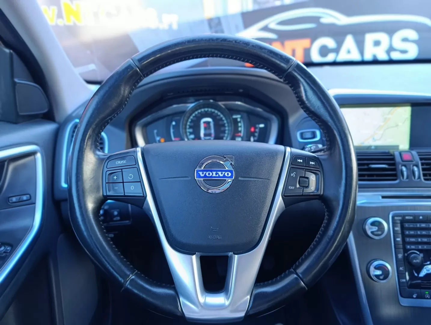 Volvo XC 60 2.0 D4 Momentum Geartronic - foto 8