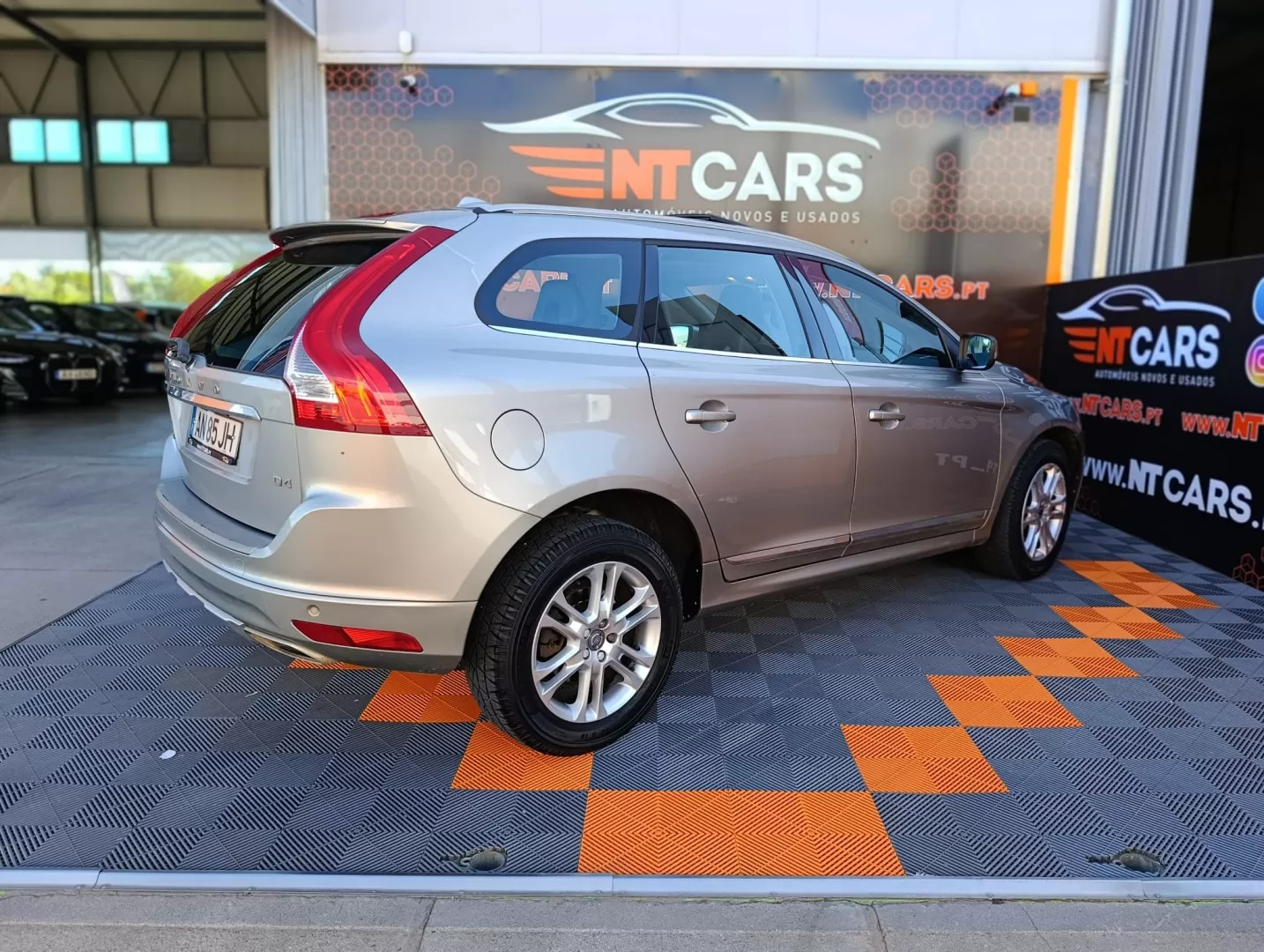 Volvo XC 60 2.0 D4 Momentum Geartronic - foto 2