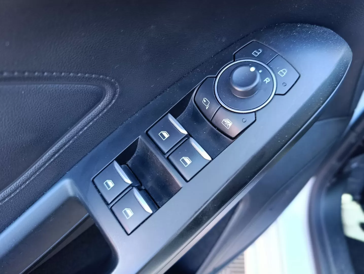 Ford Focus SW 1.0 EcoBoost MHEV ST-Line - foto 3