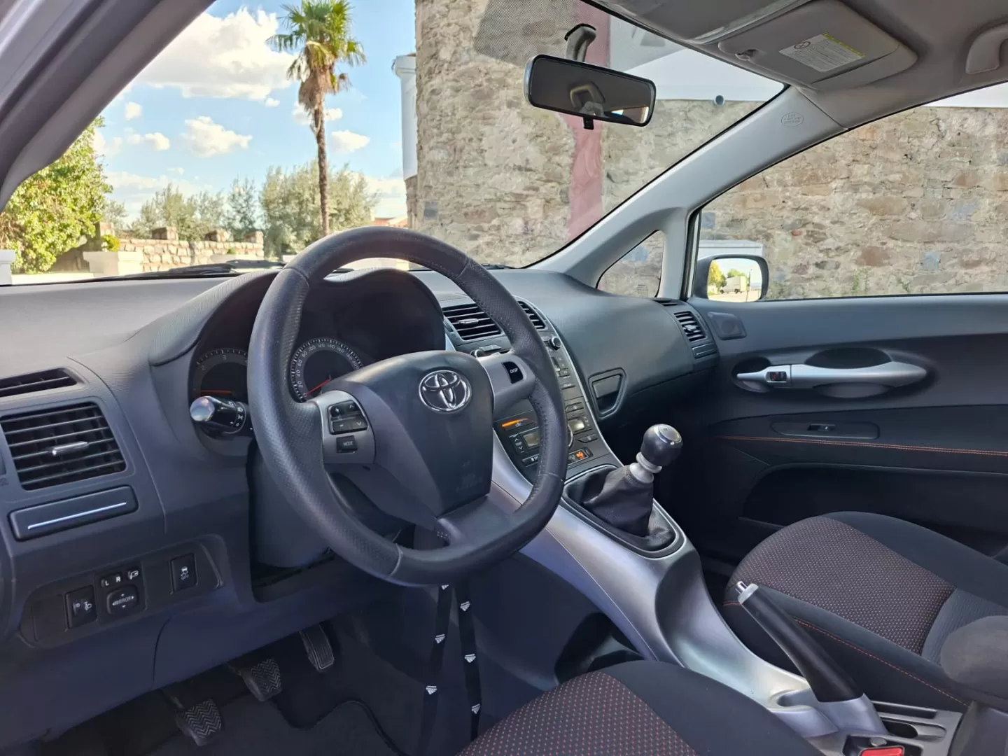 Toyota Auris 1.4 D-4D - foto 7