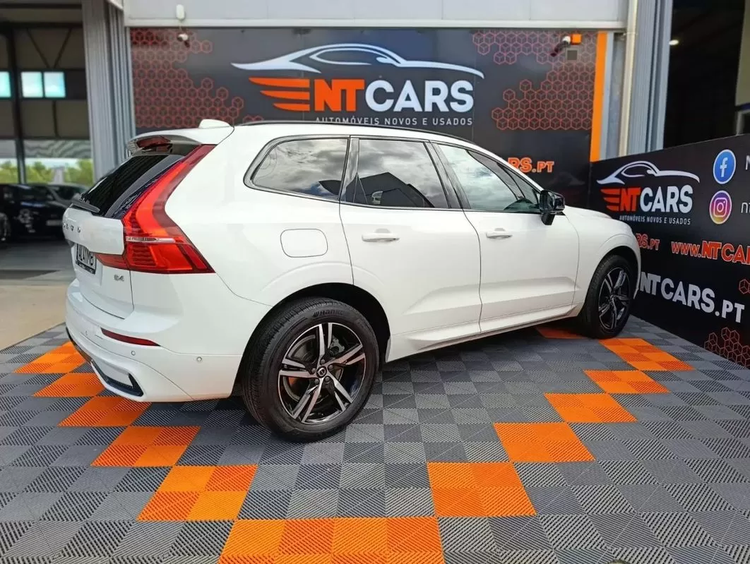 Volvo XC 60 2.0 B4 R-Design - foto 2