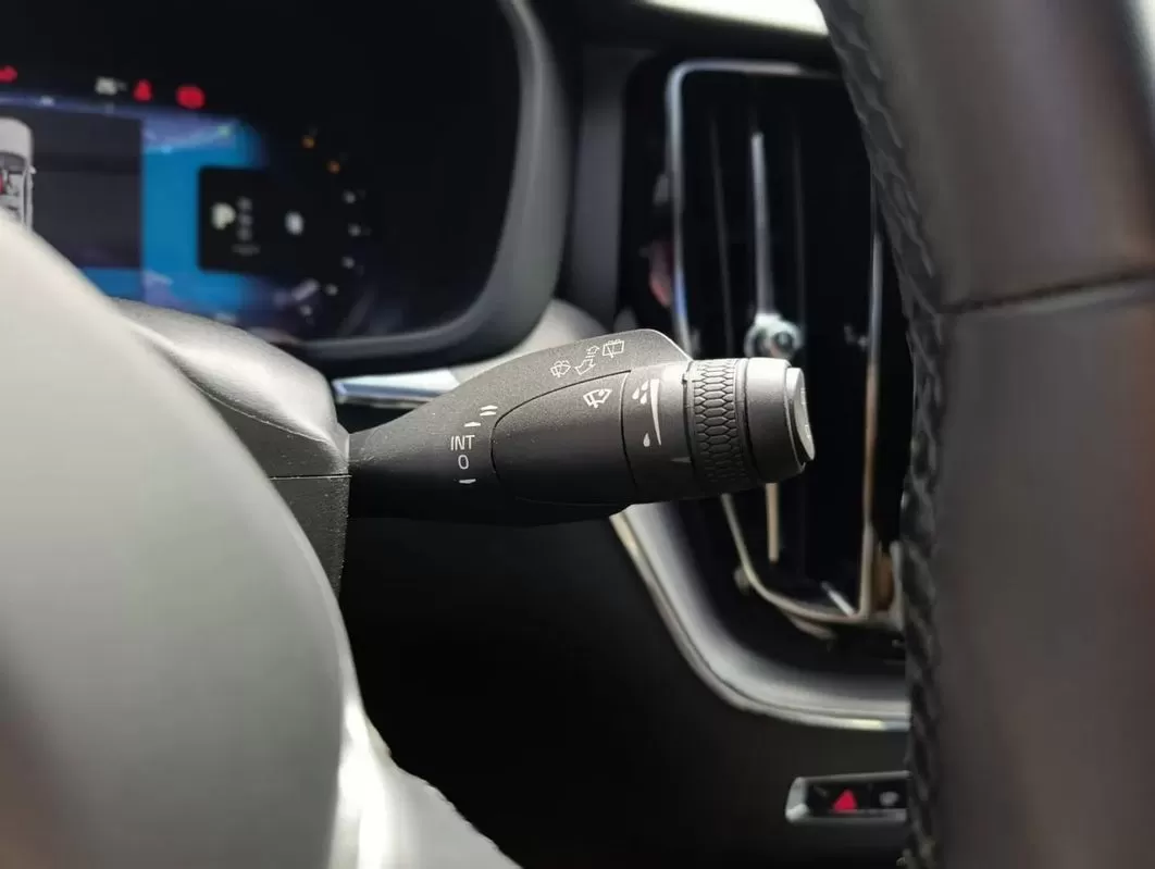 Volvo XC 60 2.0 B4 R-Design - foto 7