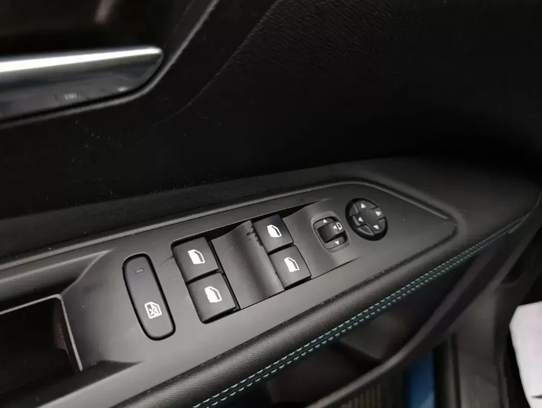 Peugeot 3008 1.6 Hybrid Allure e-EAT8 - foto 4