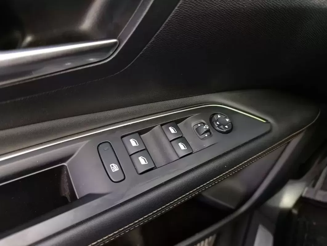 Peugeot 3008 1.6 Hybrid4 GT e-EAT8 - foto 4