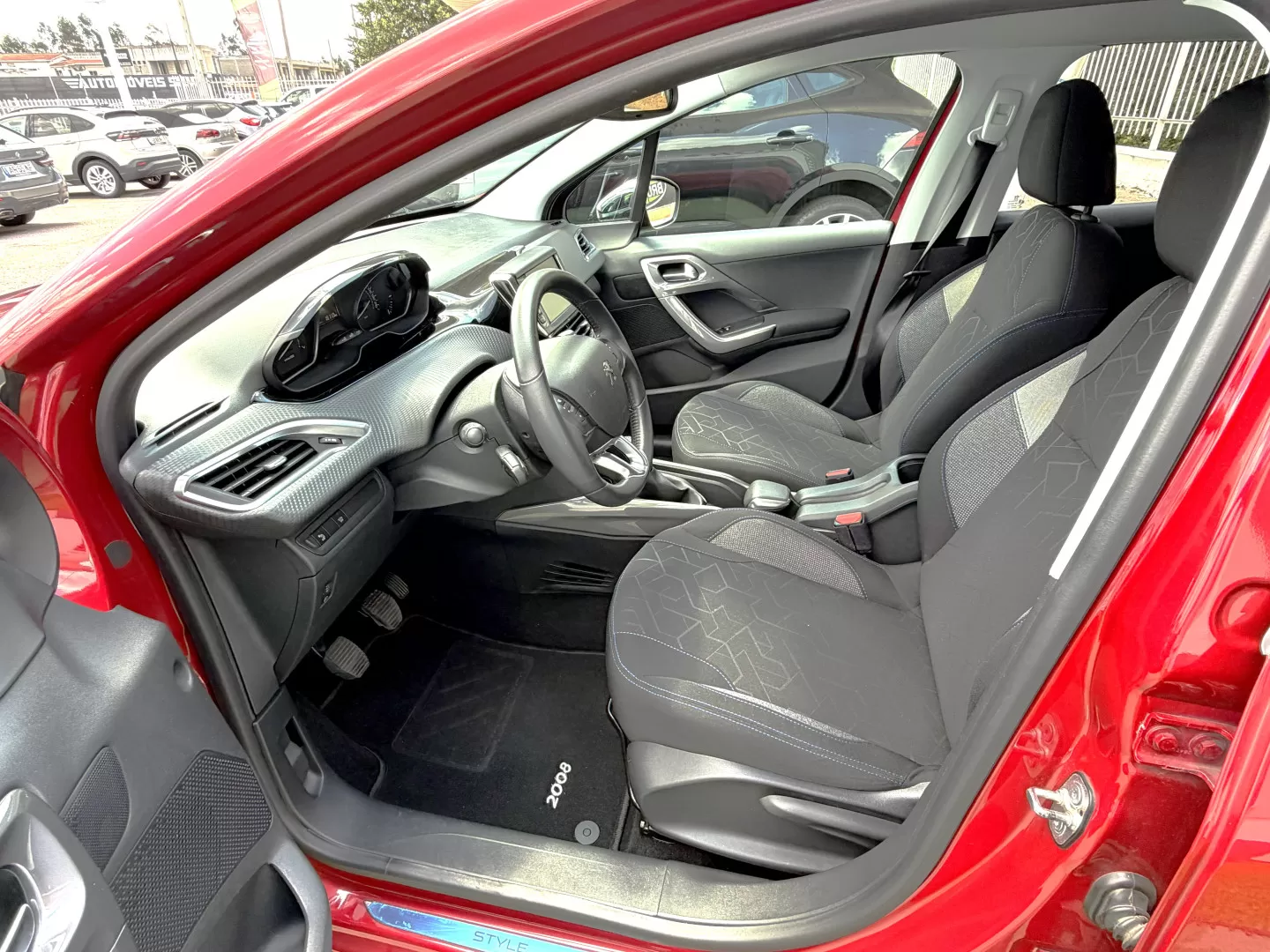 Peugeot 2008 1.2 PURETECH STYLE - foto 7