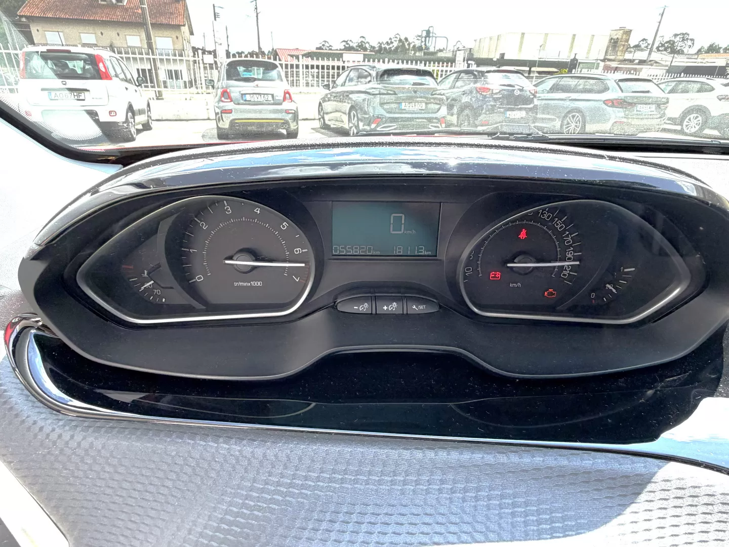 Peugeot 2008 1.2 PURETECH STYLE - foto 8