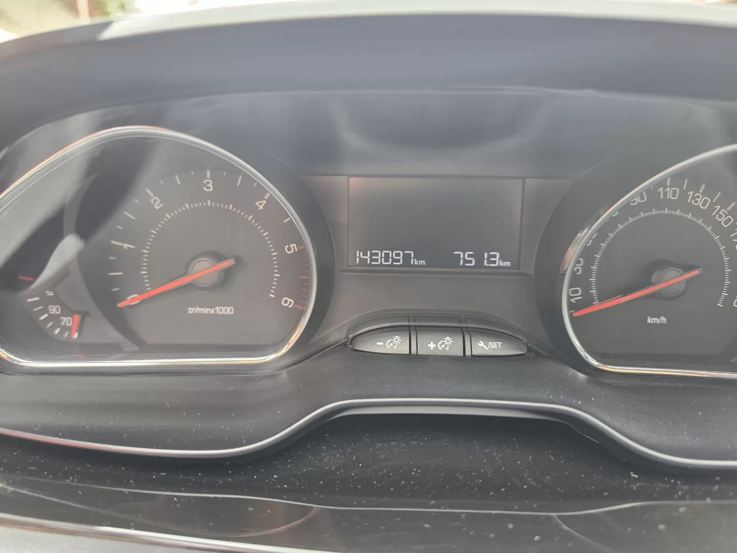 Peugeot 208 1.4 e-HDi Access 2-Tronic - foto 5