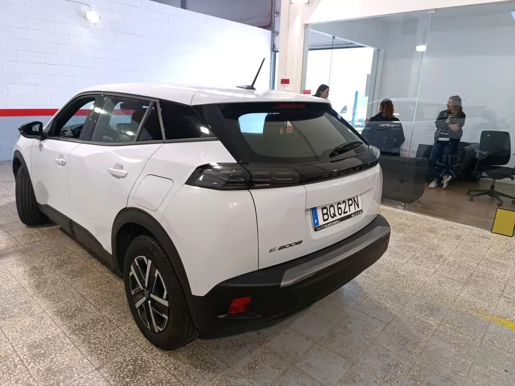 Peugeot e-2008 50 kWh Style - foto 2
