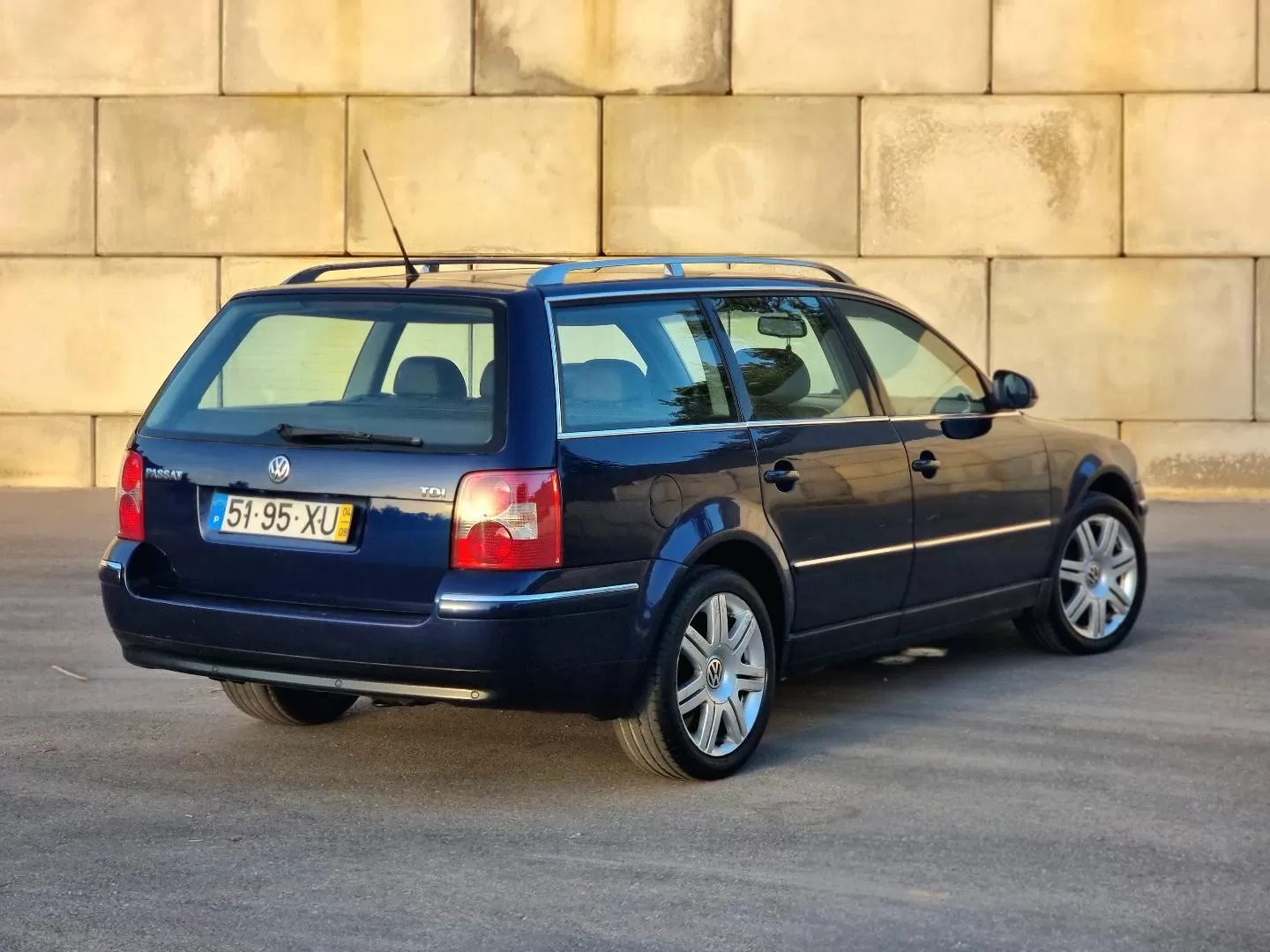 VW Passat Variant 1.9 TDi Highline - foto 2