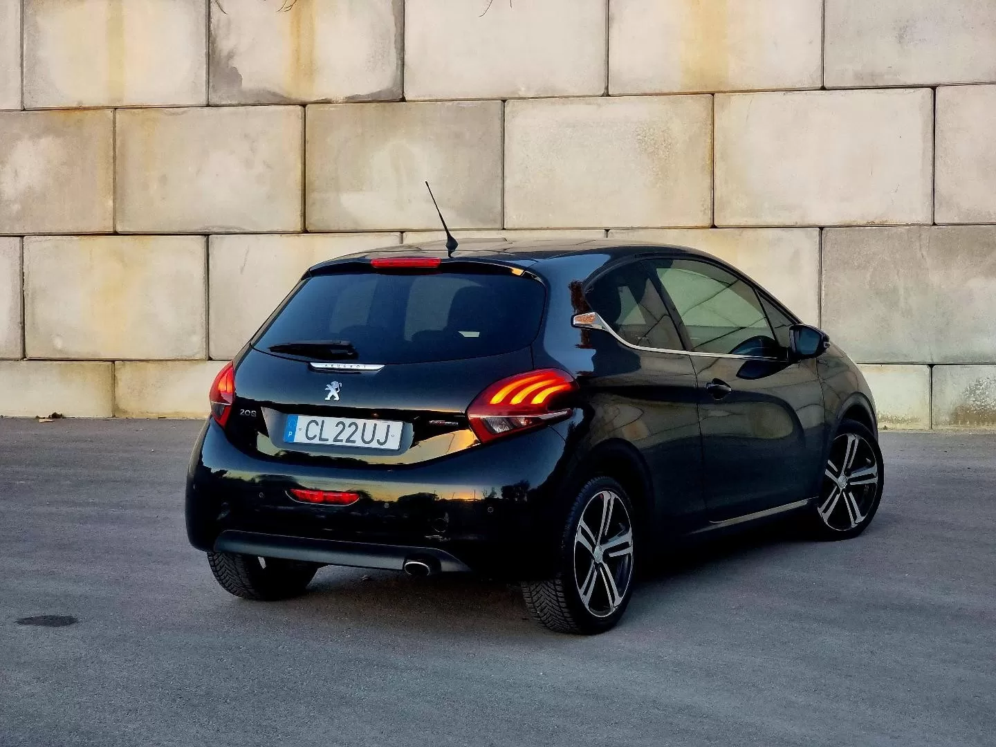 Peugeot 208 1.2 PureTech GT Line - foto 2