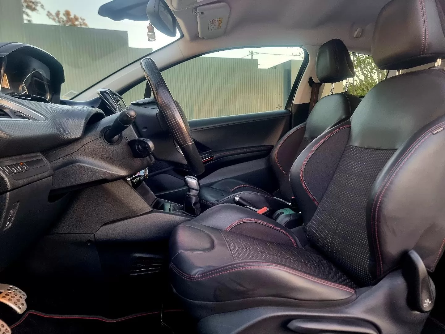 Peugeot 208 1.2 PureTech GT Line - foto 3