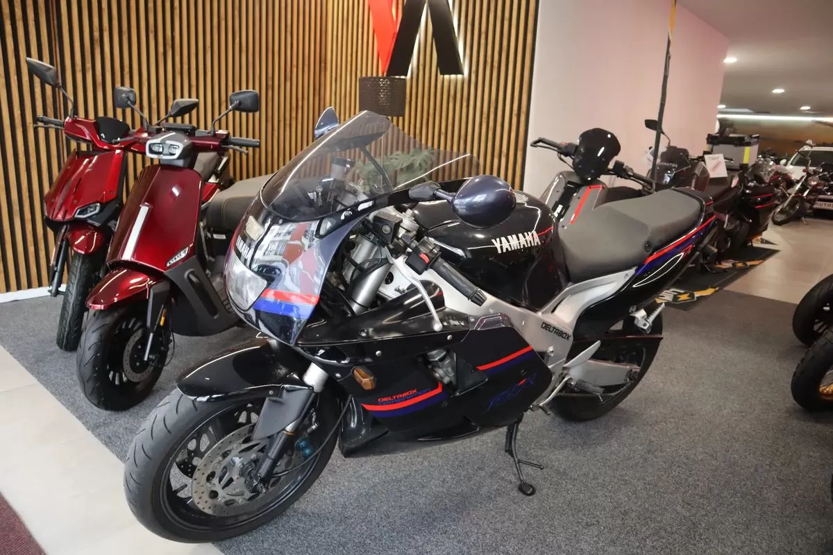 Yamaha FZR GENESIS