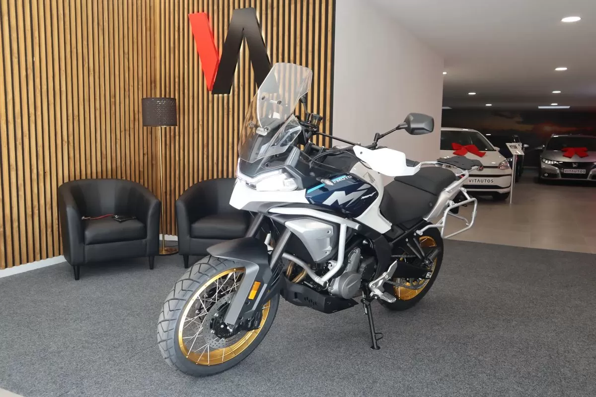 CF Moto  ADVENTUR