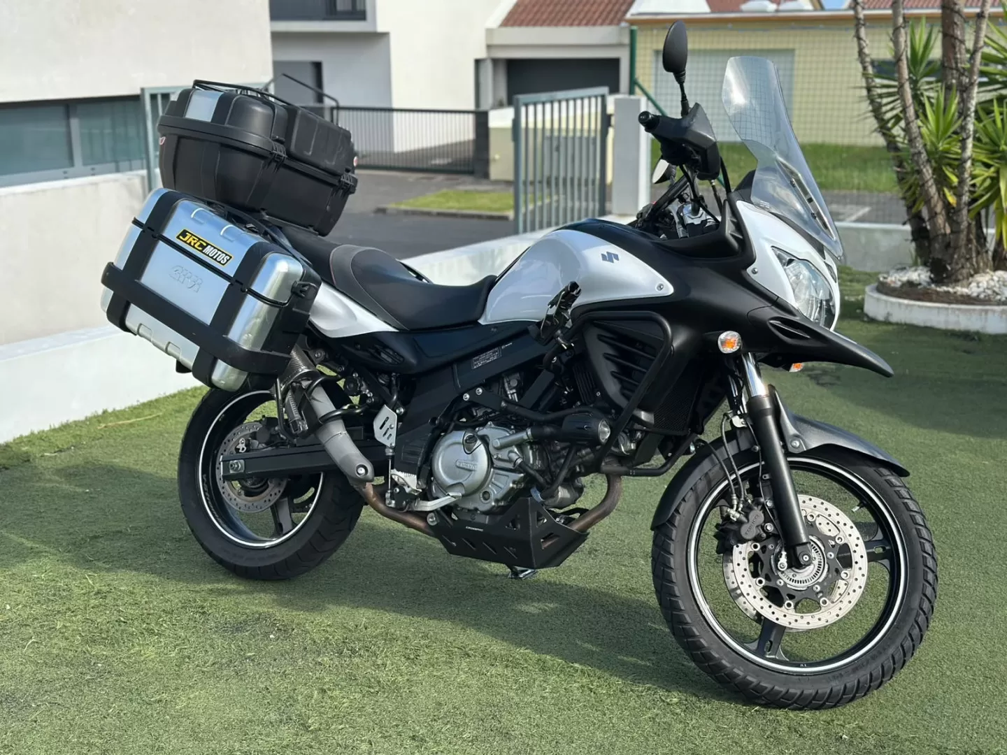 Suzuki v-strom DL650A - foto 2