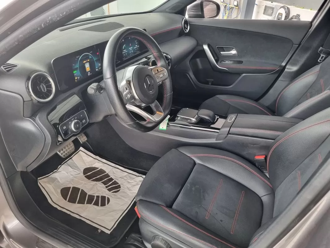 Mercedes-Benz A 250 Limousine e AMG Line - foto 4