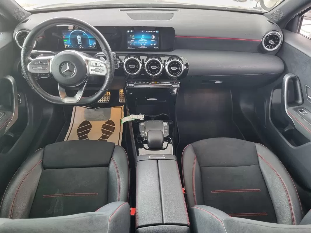 Mercedes-Benz A 250 Limousine e AMG Line - foto 6