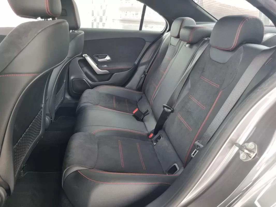 Mercedes-Benz A 250 Limousine e AMG Line - foto 7