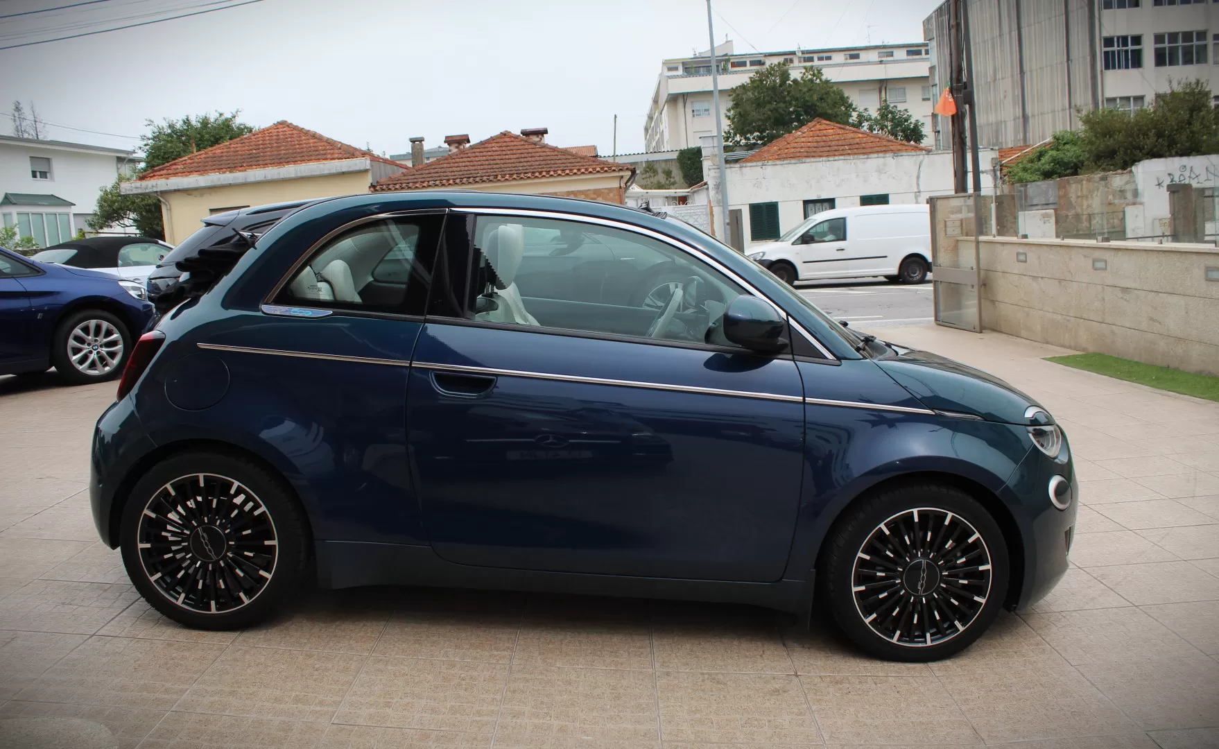 Fiat 500e La Prima - foto 6