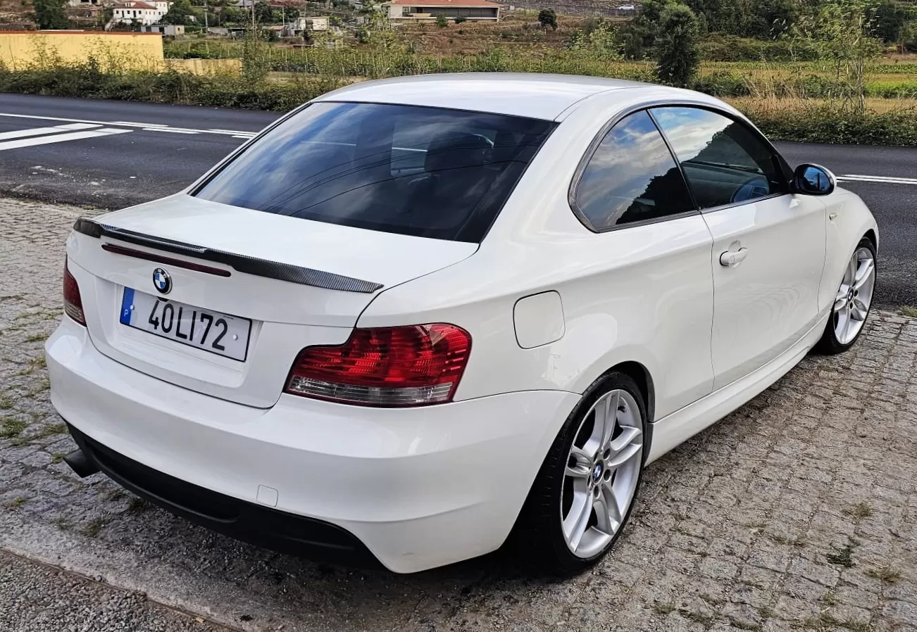 BMW 120 d Aut. Limited Edition Lifestyle c/ M Sport Pack - foto 2