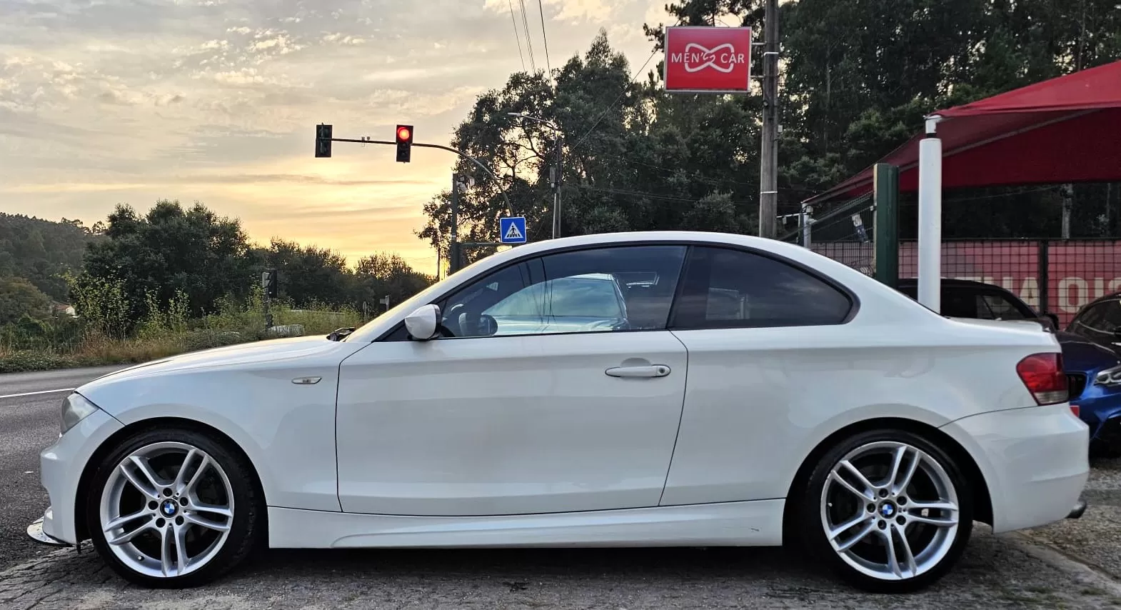 BMW 120 d Aut. Limited Edition Lifestyle c/ M Sport Pack - foto 3