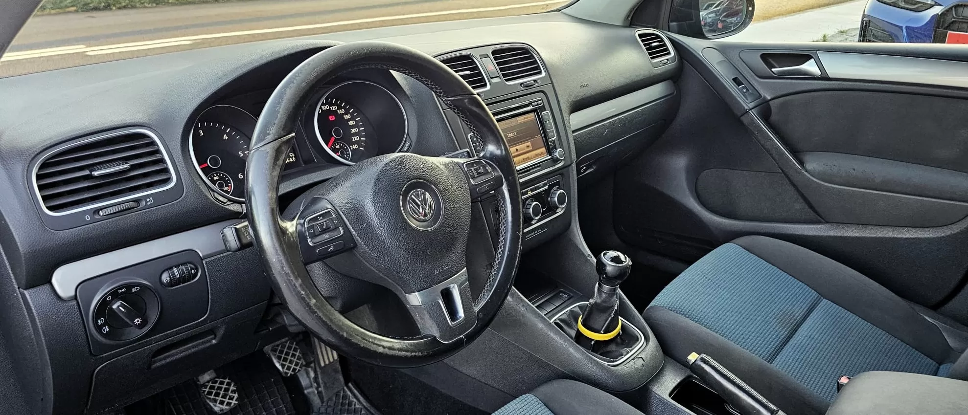 VW Golf 1.6 TDi Confortline - foto 5