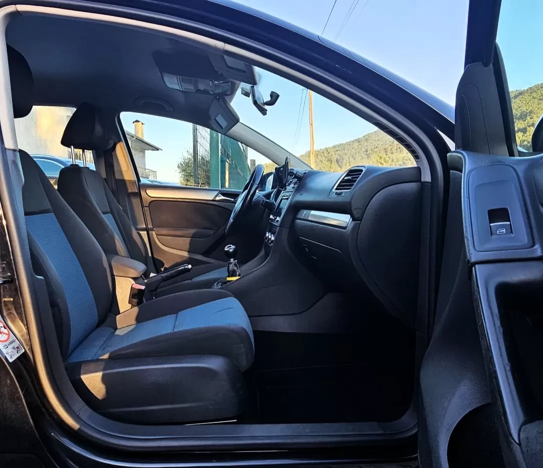 VW Golf 1.6 TDi Confortline - foto 7