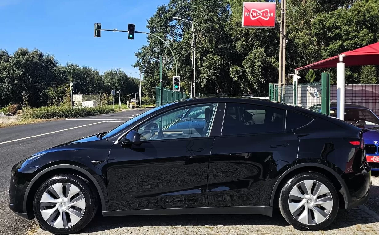Tesla Model Y RWD - foto 3
