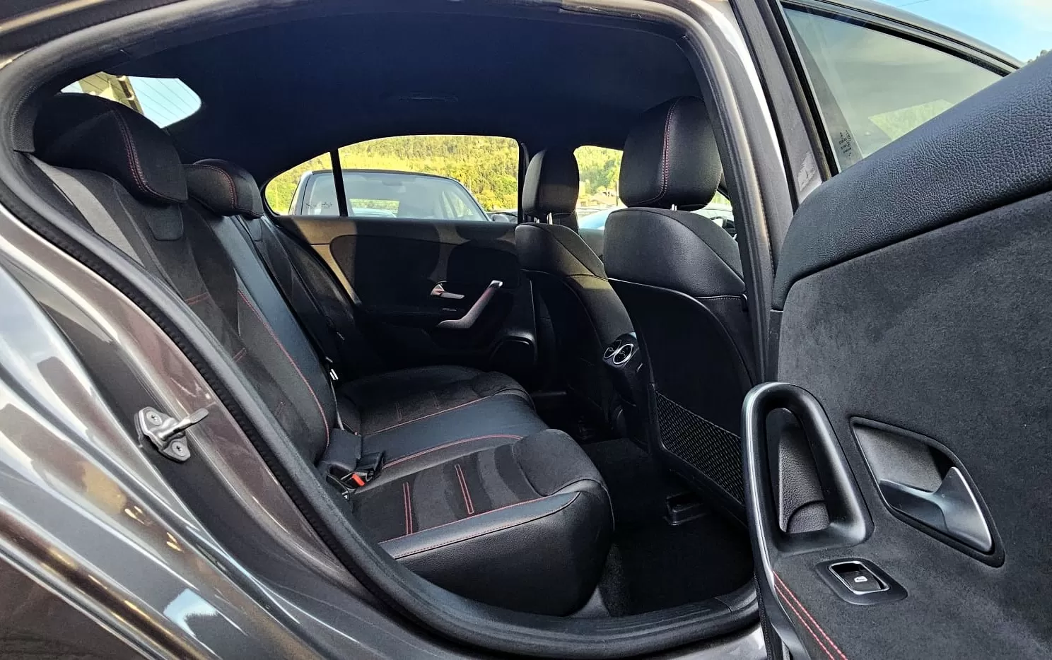 Mercedes-Benz A 180 Limousine d 7G-DCT AMG Line - foto 8