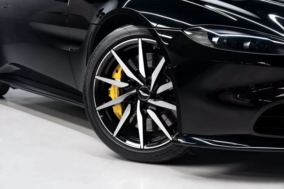 Aston Martin V8 Vantage Coupe V8 - foto 4