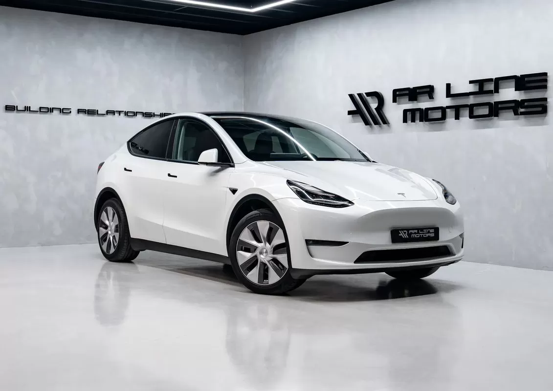 Tesla Model Y  Long Range Dual Motor Awd