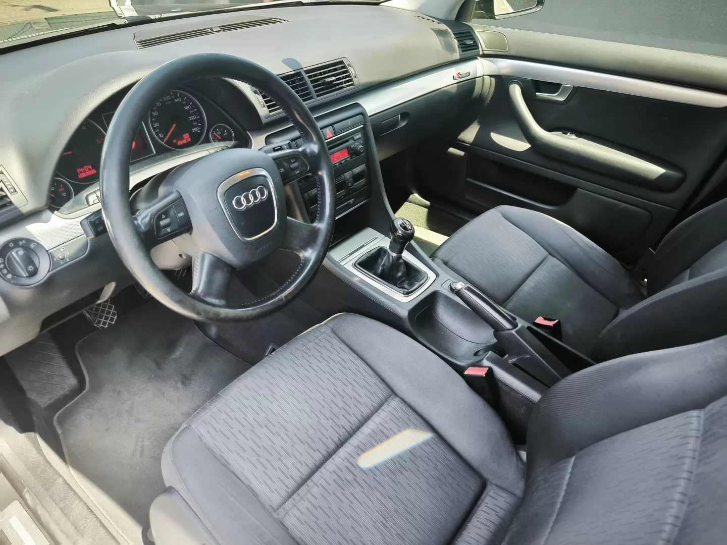 Audi A4 Avant 2.0 TDI - foto 7