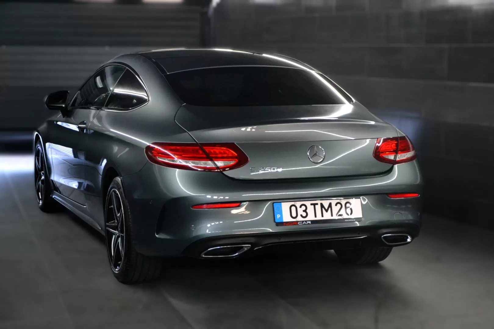 Mercedes-Benz C 250 d COUPE 9G-TRONIC AMG LINE - foto 2