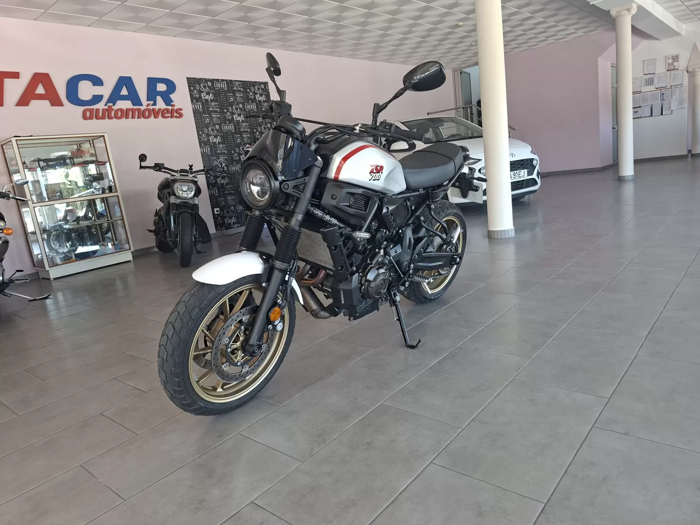 Yamaha XSR 700 TRIBUTE - foto 2