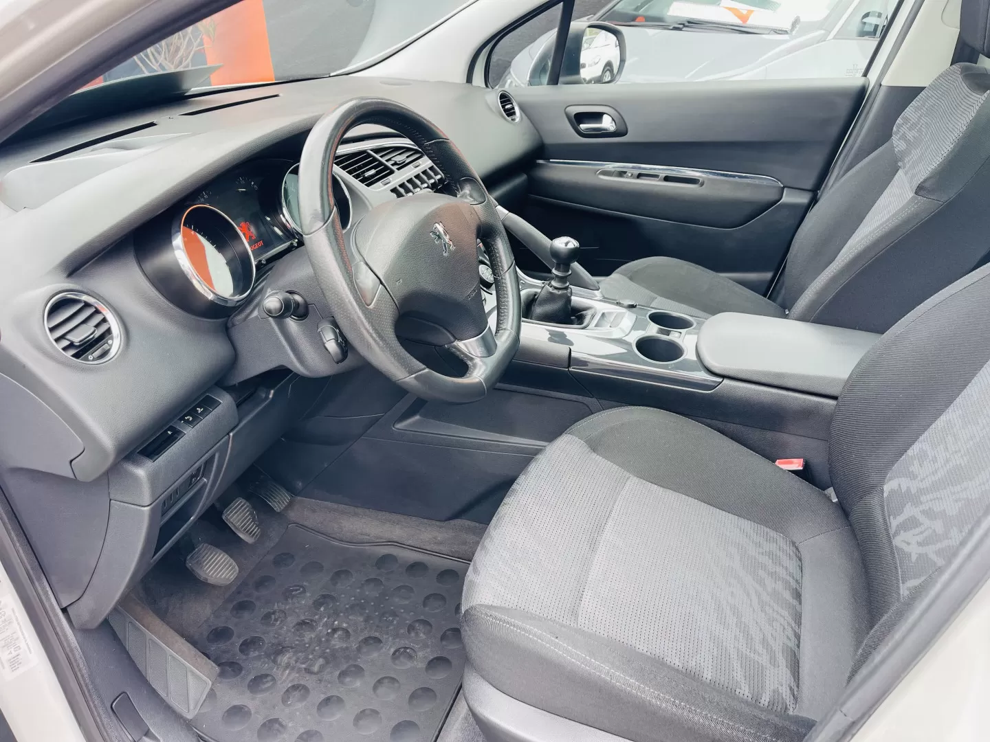 Peugeot 3008 1.6 HDi Executive CMP6 - foto 8