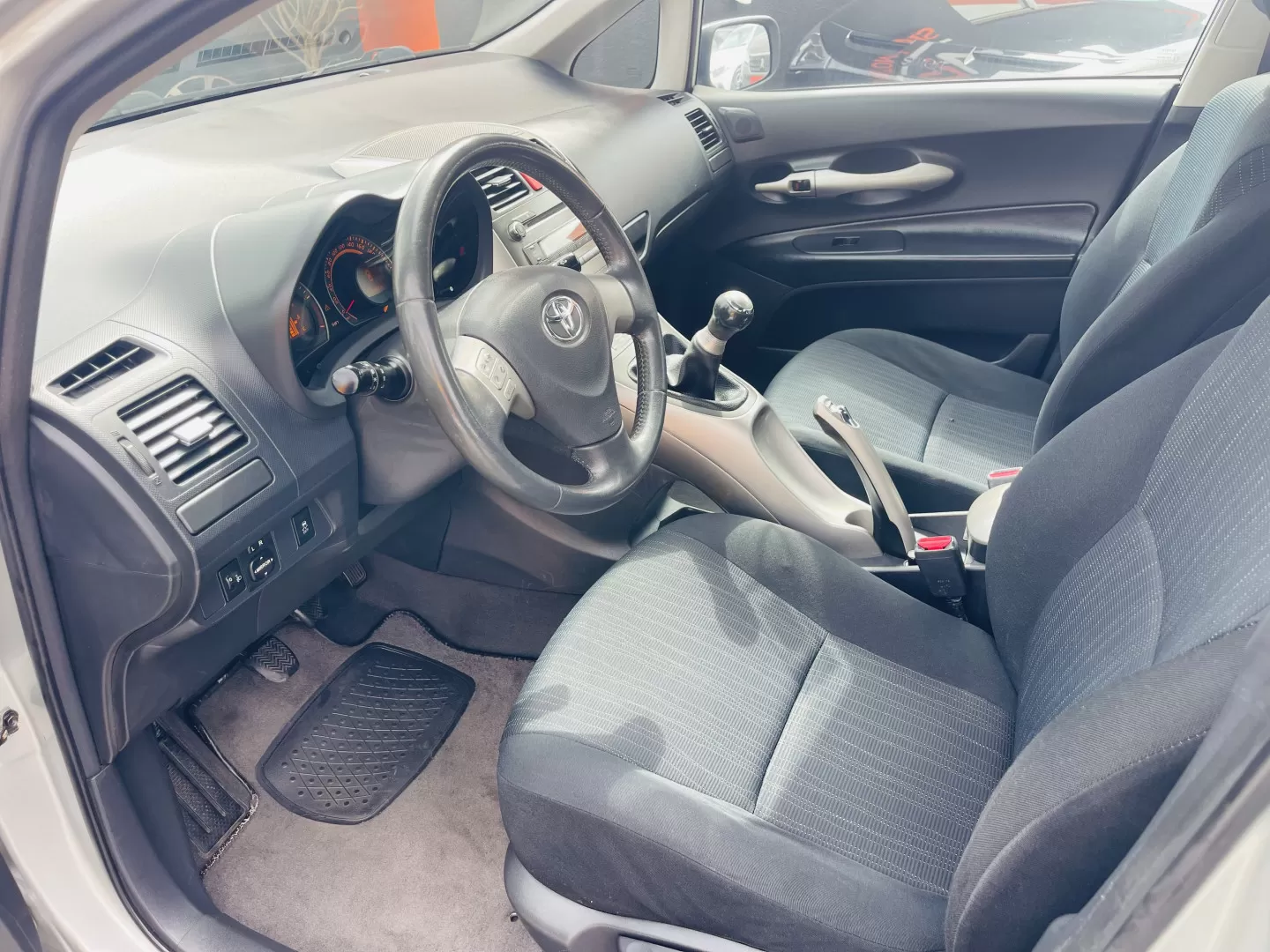 Toyota Auris 1.4 D-4D Exclusive - foto 8