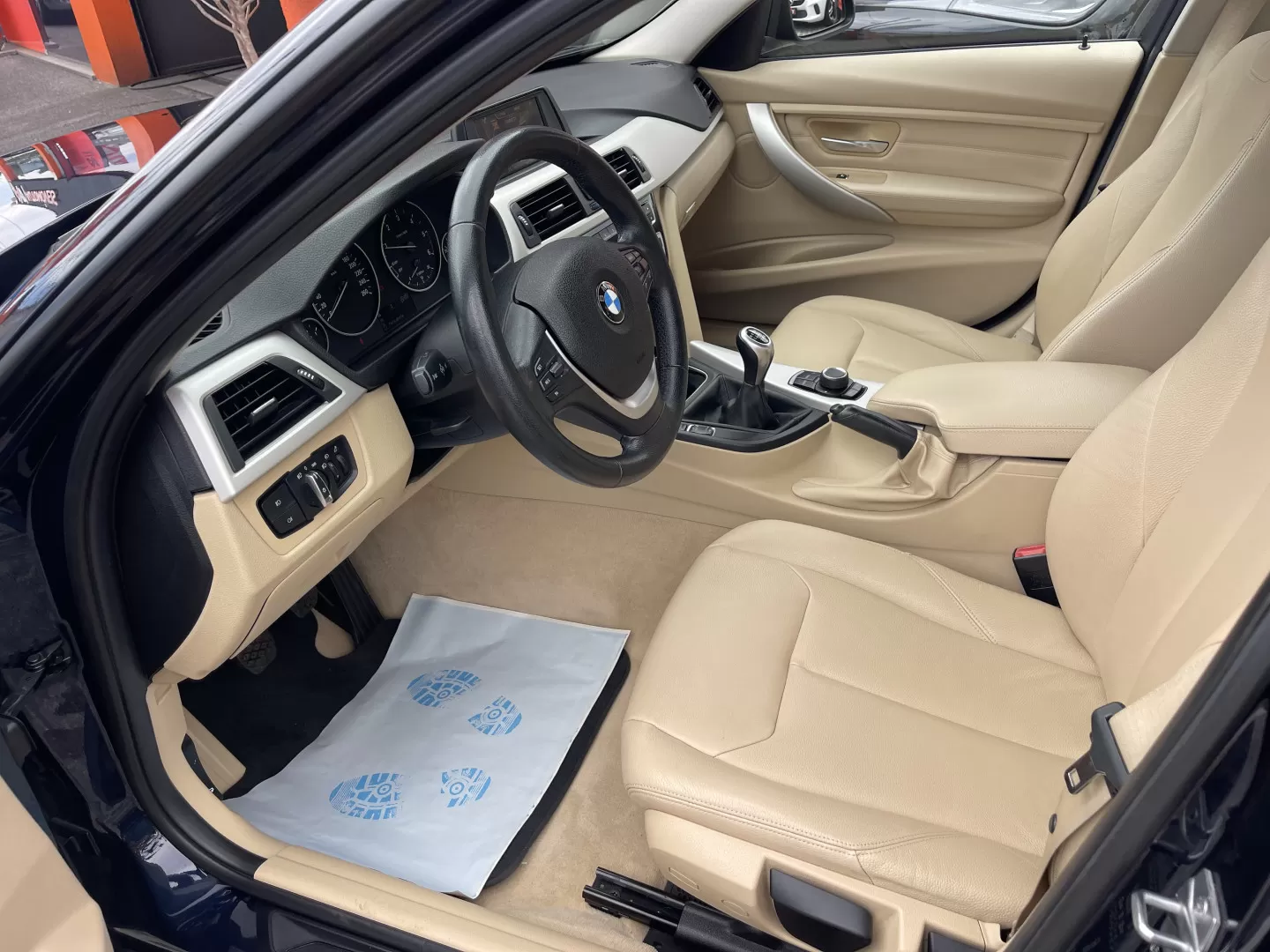 BMW 318 d Line Luxury - foto 8