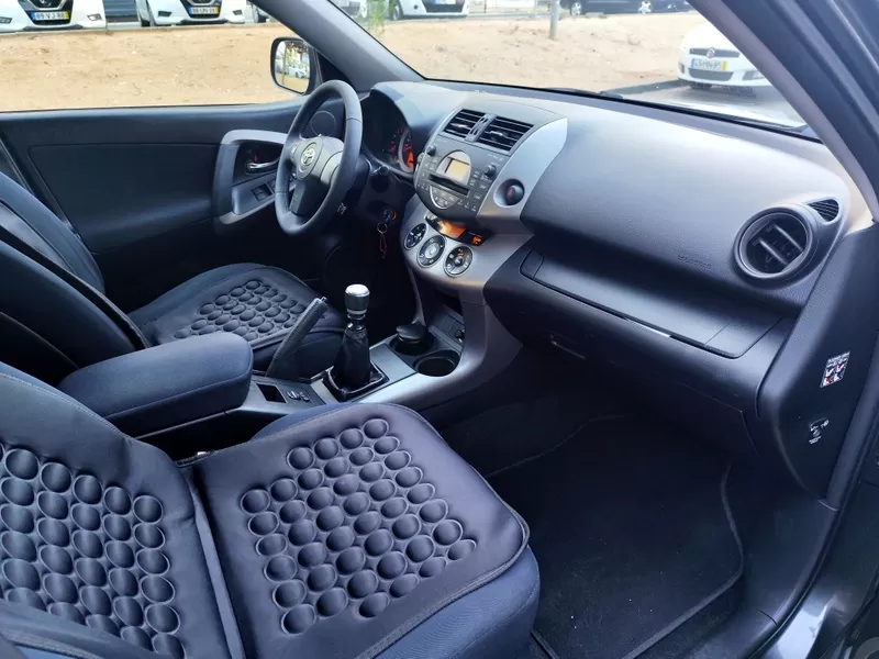 Toyota RAV4 2.2 D-4D - foto 6