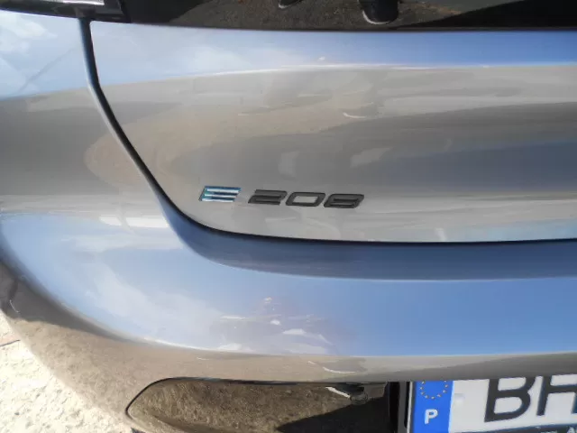 Peugeot e-208 - foto 6
