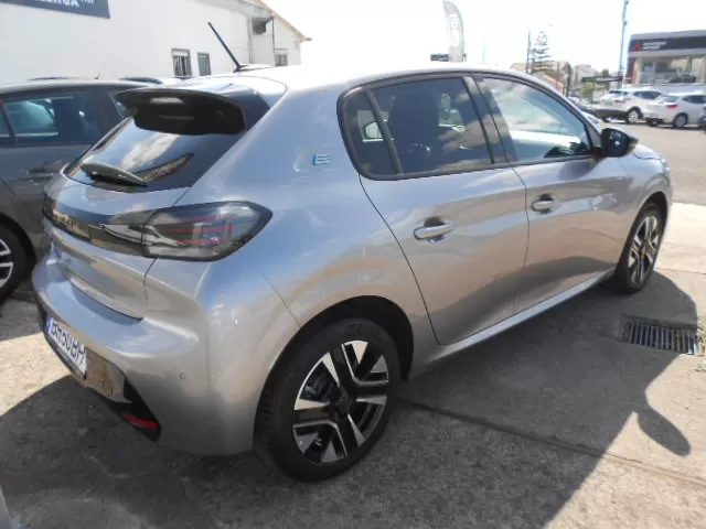 Peugeot e-208 - foto 8