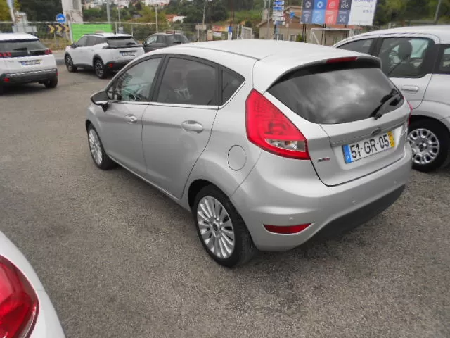 Ford Fiesta 1.4 TDCI - foto 4