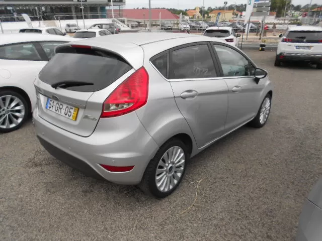 Ford Fiesta 1.4 TDCI - foto 6