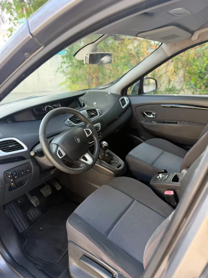 Renault Scénic 1.5 dCi - foto 8