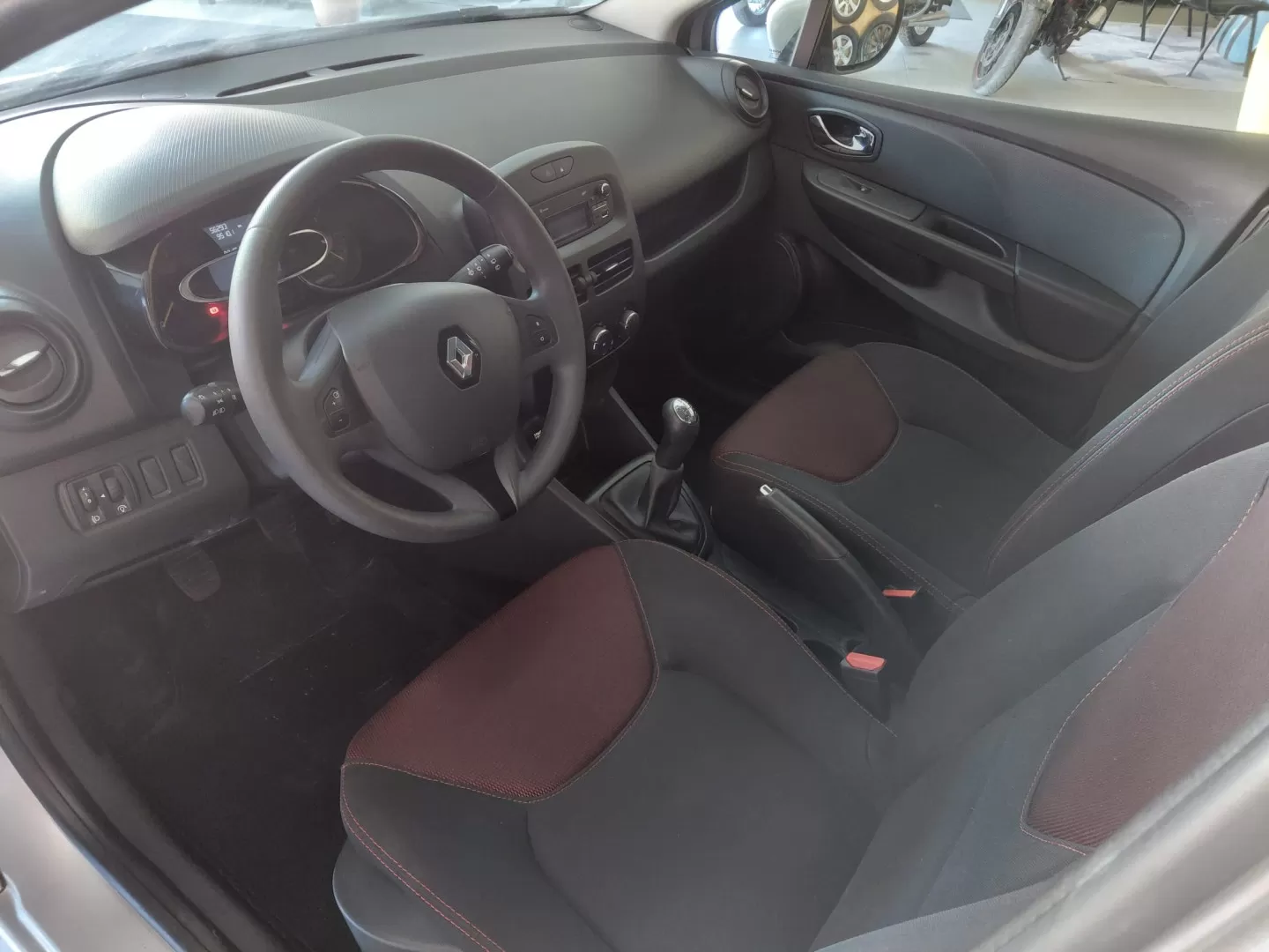 Renault Clio 1.5 dCi Confort - foto 8