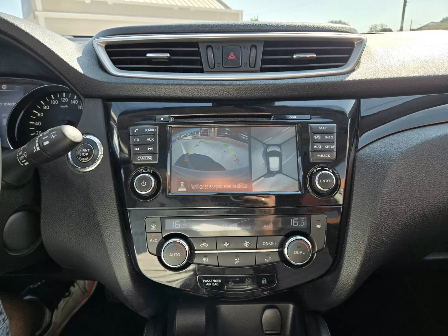 Nissan Qashqai 1.5 dCi N-Connecta - foto 8