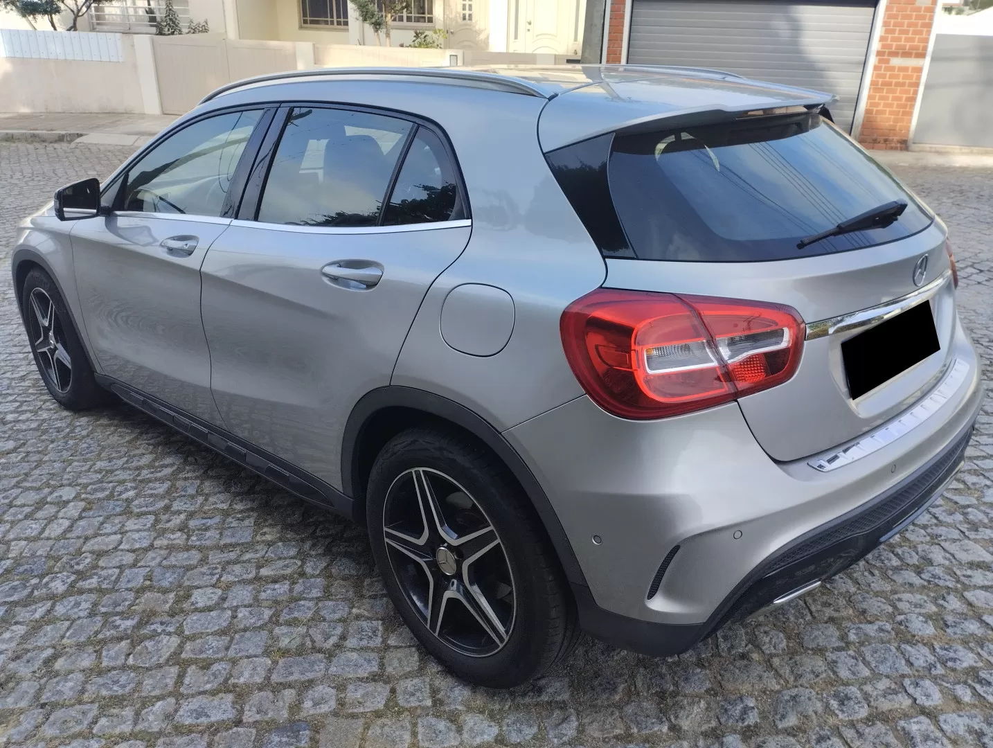 Mercedes-Benz GLA 180 CDI AMG Line - foto 4